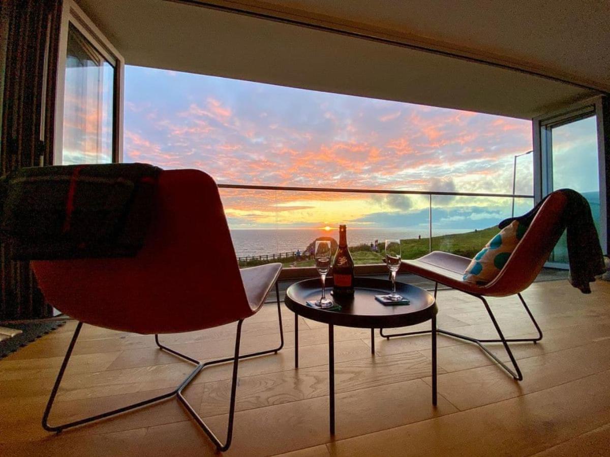Sunset Waves Sea View Apartment Featuring Panoramic Views & Parking New Quay Buitenkant foto