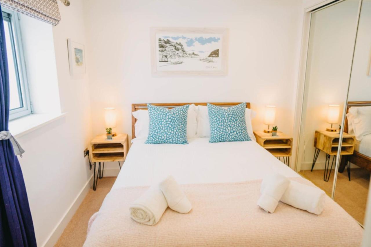 Sunset Waves Sea View Apartment Featuring Panoramic Views & Parking New Quay Buitenkant foto